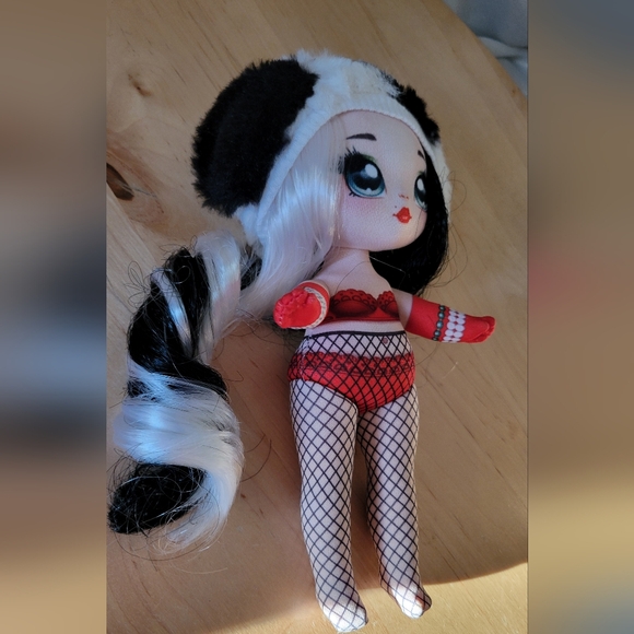 Two Na Na Na Surprise - Michael Manchester Doll -Series 3 Dottie DeMil - Picture 14 of 16